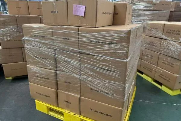 Aluminum telescopic poles in bulk shipment-ready cartons for container-optimized import