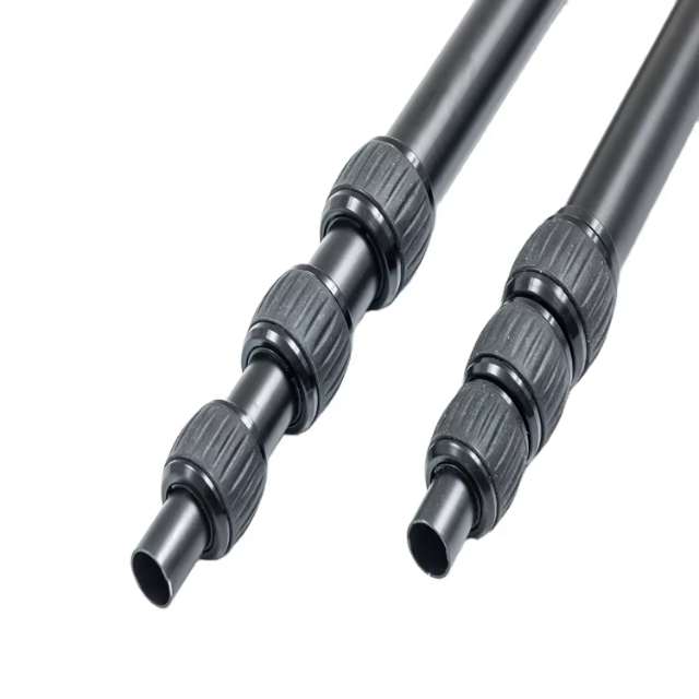 Light bulb changer extension pole