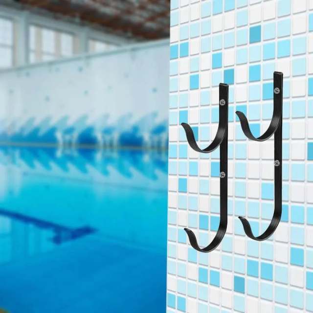 Wandmontierte Poolstangenhalterungen