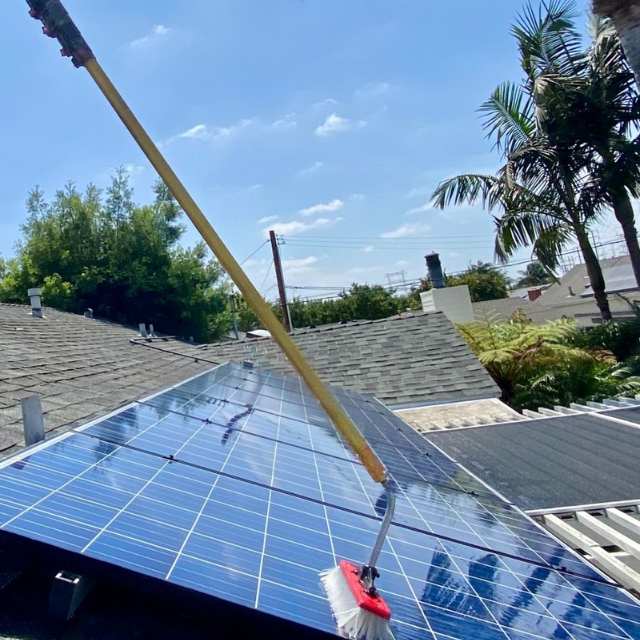 Perche de nettoyage de panneaux solaires de 5,4 m (18 pi)