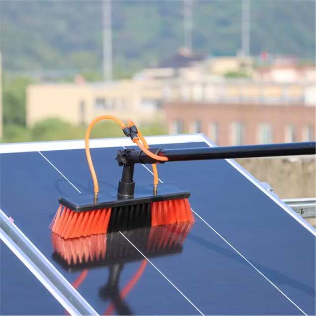 Brosse et perche de nettoyage pour panneaux solaires