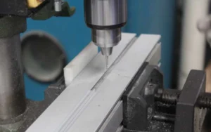 Atelier d'usinage CNC de pièces en aluminium de Xingyong, usine de poteaux en aluminium de Xingyong