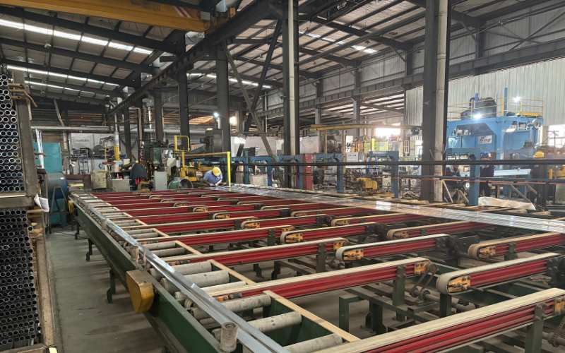 Xingyong 2000T aluminum extrusion press in production