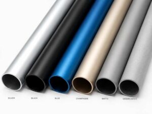 Die Stange des Poolroboters ist aus eloxiertem Aluminium gefertigt und in den Farben Silber, Schwarz, Blau und Champagner erhältlich.