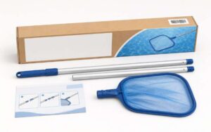 Kit de embalagem para rede de skimmer de piscina com haste telescópica, caixa de papelão e espaço para marca própria.