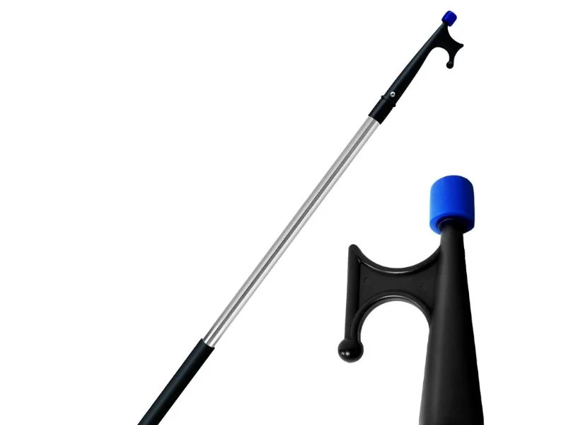 Fixed length boat hook pole with molded head