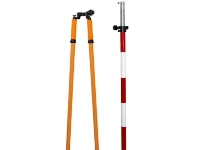 Lever clamp holding pole height under receiver weight