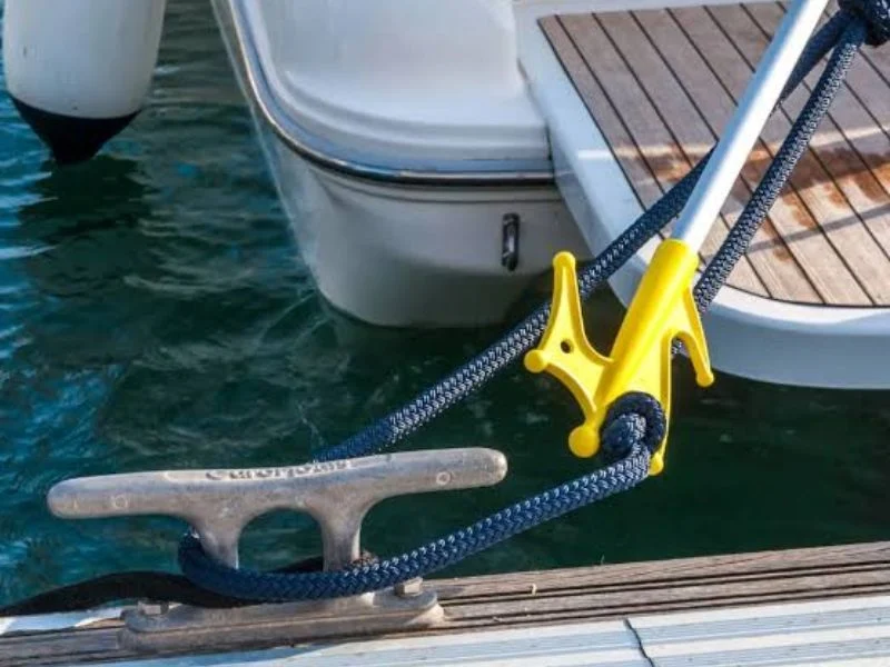 Molded docking hook head profile
