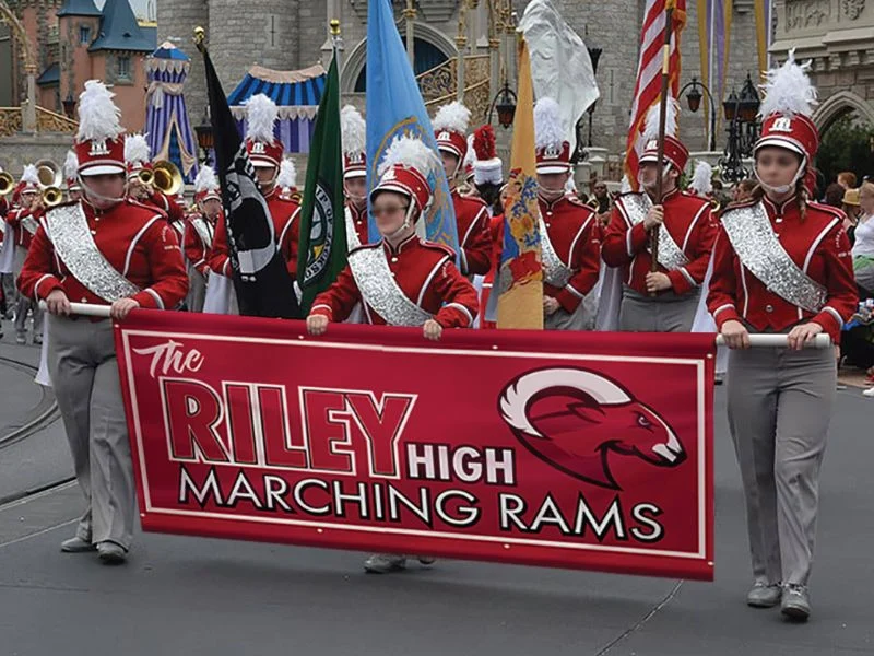 Parade banner carried on a pair of aluminum poles