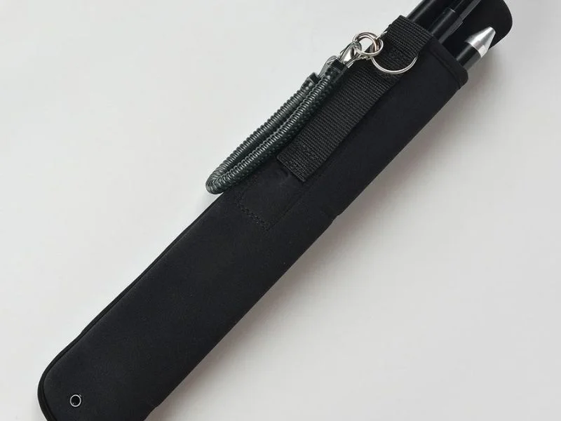 One-handed wading staff deployment
