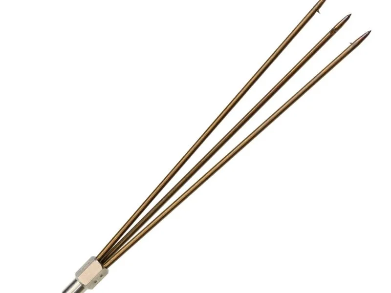 Machined threaded joints of a travel pole spear
